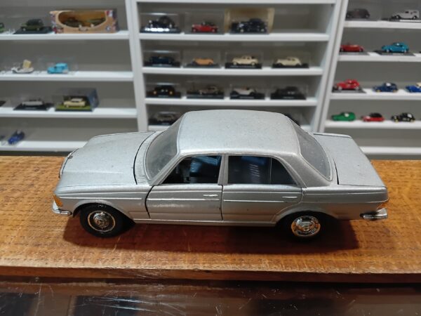 Mercedes 200 D Cursor Modell 576 1/36