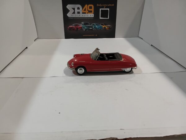 Citroën DS 19 Cabriolet 1961 Universal Hobbies 1/43 – Image 2