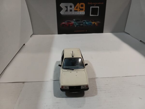 Citroën Axel 1985 Universal Hobbies 1/43 – Image 2