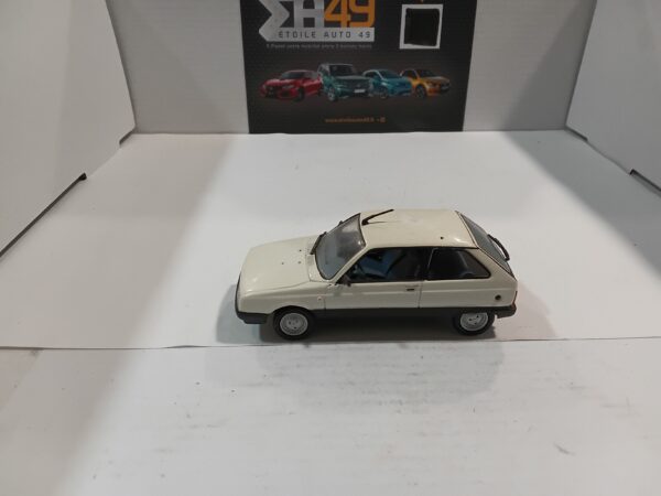 Citroën Axel 1985 Universal Hobbies 1/43 – Image 4