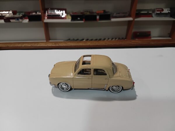 Renault Dauphine Beige Solido 1/43